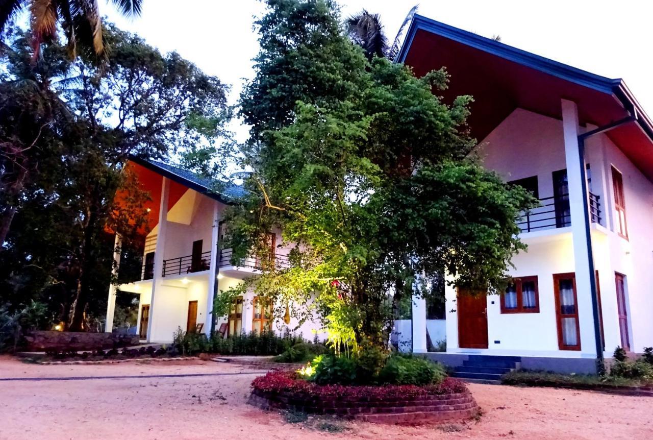 Athkandura Hotel Habarana Exterior photo